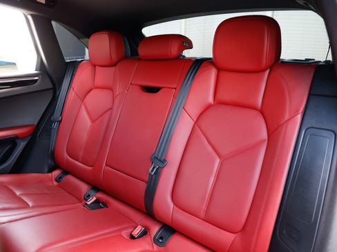 Used 2019 Porsche Macan AWD/4WD image 11