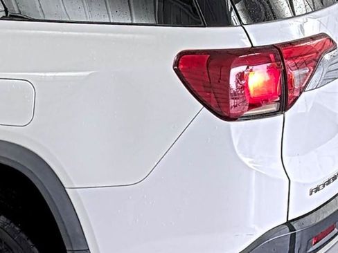 Used 2017 GMC Acadia SLE FWD image 9