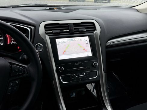 Used 2019 Ford Fusion SE FWD image 30