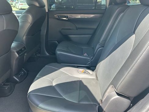 Used 2021 Toyota Highlander Limited AWD/4WD image 17