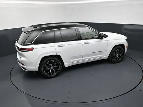 Used 2025 Jeep Grand Cherokee Summit AWD/4WD image 18