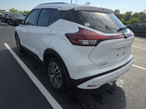Used 2023 Nissan Kicks SV image 3