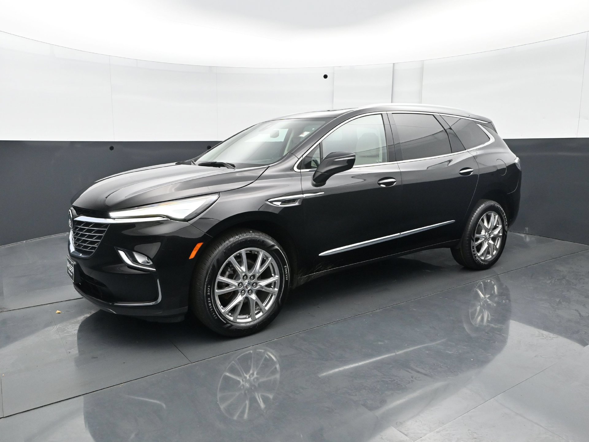 Used 2024 Buick Enclave Essence w/ Experience Buick Package AWD/4WD image 2