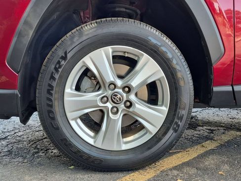 Used 2021 Toyota RAV4 LE AWD/4WD image 11