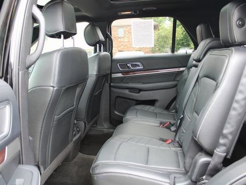 Used 2017 Ford Explorer Platinum image 39