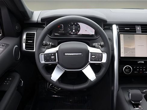 Used 2025 Land Rover Discovery S image 15