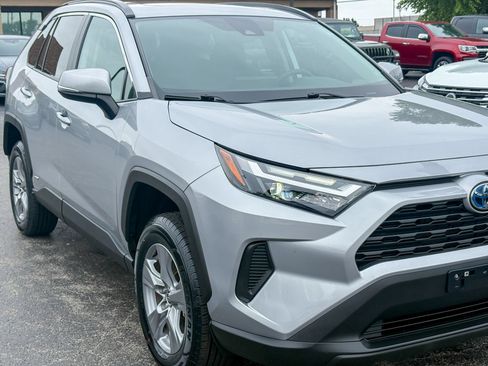 Used 2022 Toyota RAV4 XLE w/ Convenience Package AWD/4WD image 3