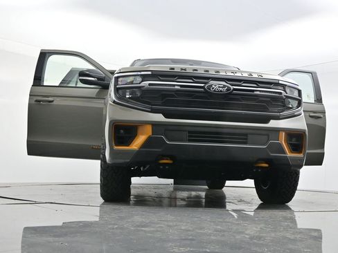 Used 2025 Ford Expedition Tremor AWD/4WD image 59