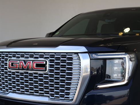 Used 2021 GMC Yukon Denali w/ Denali Ultimate Package AWD/4WD image 11