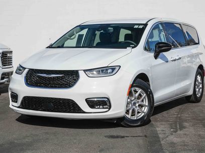 Used 2024 Chrysler Pacifica Touring-L