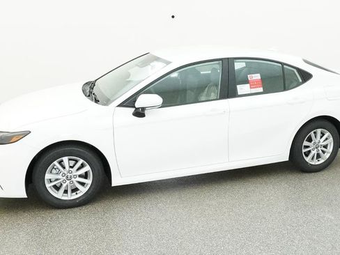 Used 2026 Toyota Camry LE FWD image 5