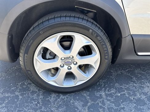 Used 2011 Volvo XC70 T6 AWD/4WD image 11