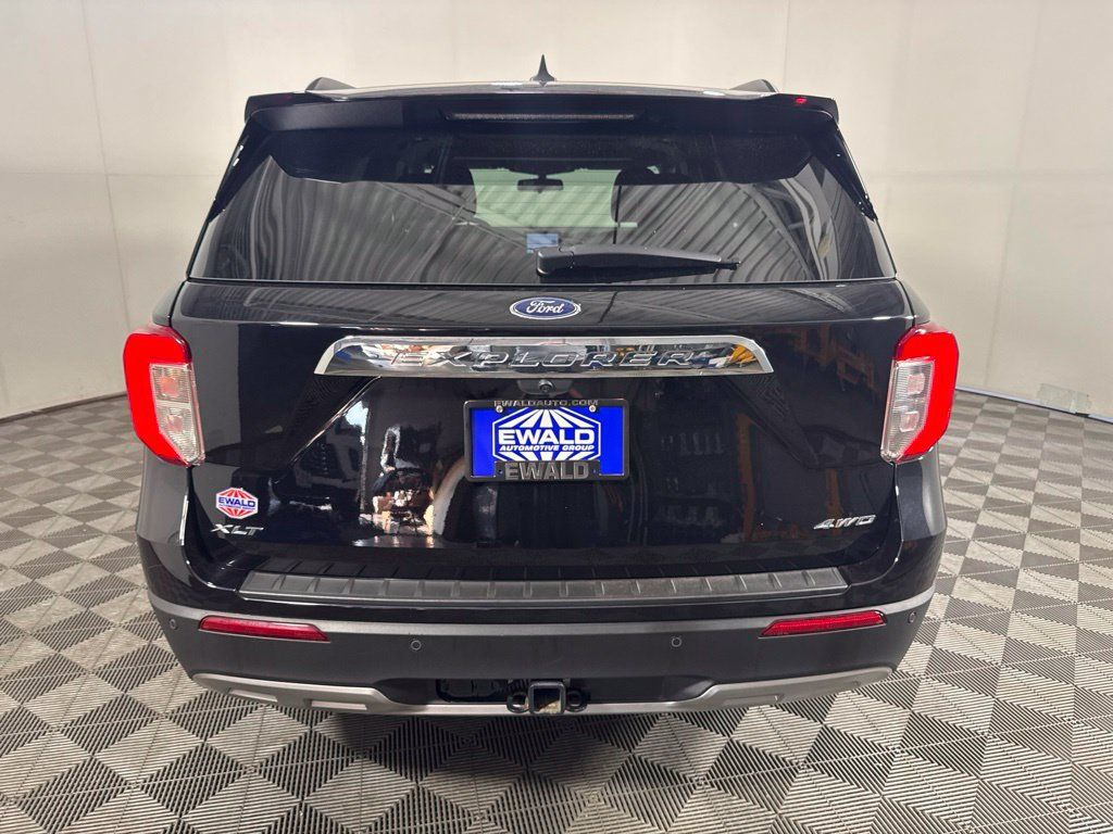 Certified 2023 Ford Explorer XLT w/ Equipment Group 202A AWD/4WD image 9