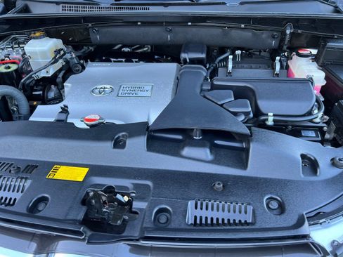 Used 2016 Toyota Highlander Limited w/ Preferred Accessory Package image 13