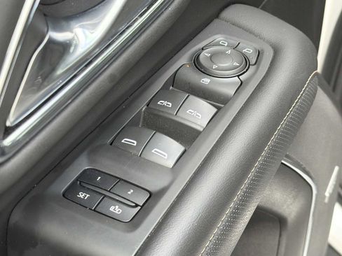 Used 2023 GMC Yukon XL SLT image 19