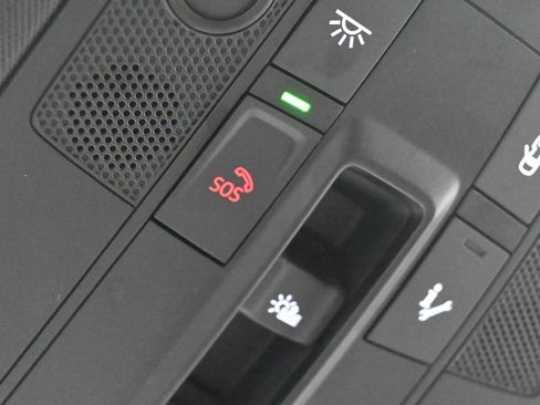 Used 2025 Audi Q3 2.0T Premium image 24