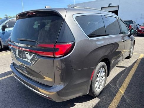 Used 2022 Chrysler Pacifica Touring-L FWD image 6