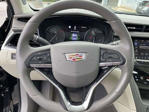 Used 2021 Cadillac XT6 Premium Luxury image 23