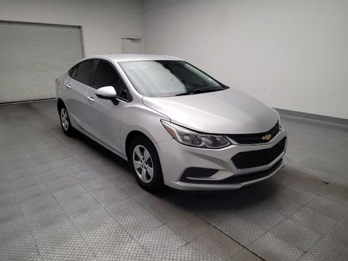Used 2018 Chevrolet Cruze LS FWD image 13
