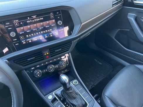 Used 2021 Volkswagen Jetta SEL Premium image 18