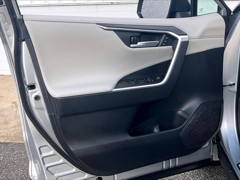 Used 2025 Toyota RAV4 Limited image 28