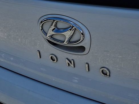 Used 2020 Hyundai Ioniq SE FWD image 29