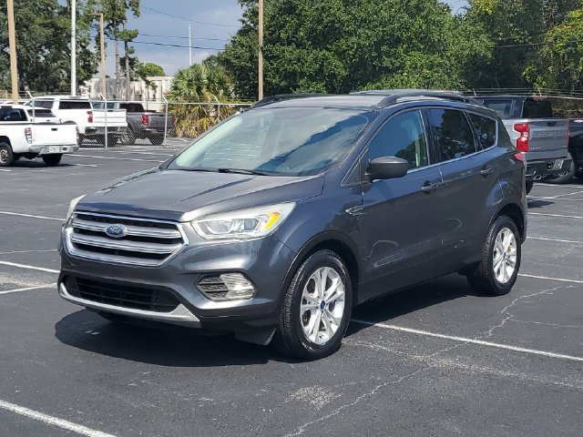 Used 2017 Ford Escape SE w/ Equipment Group 201A FWD image 3