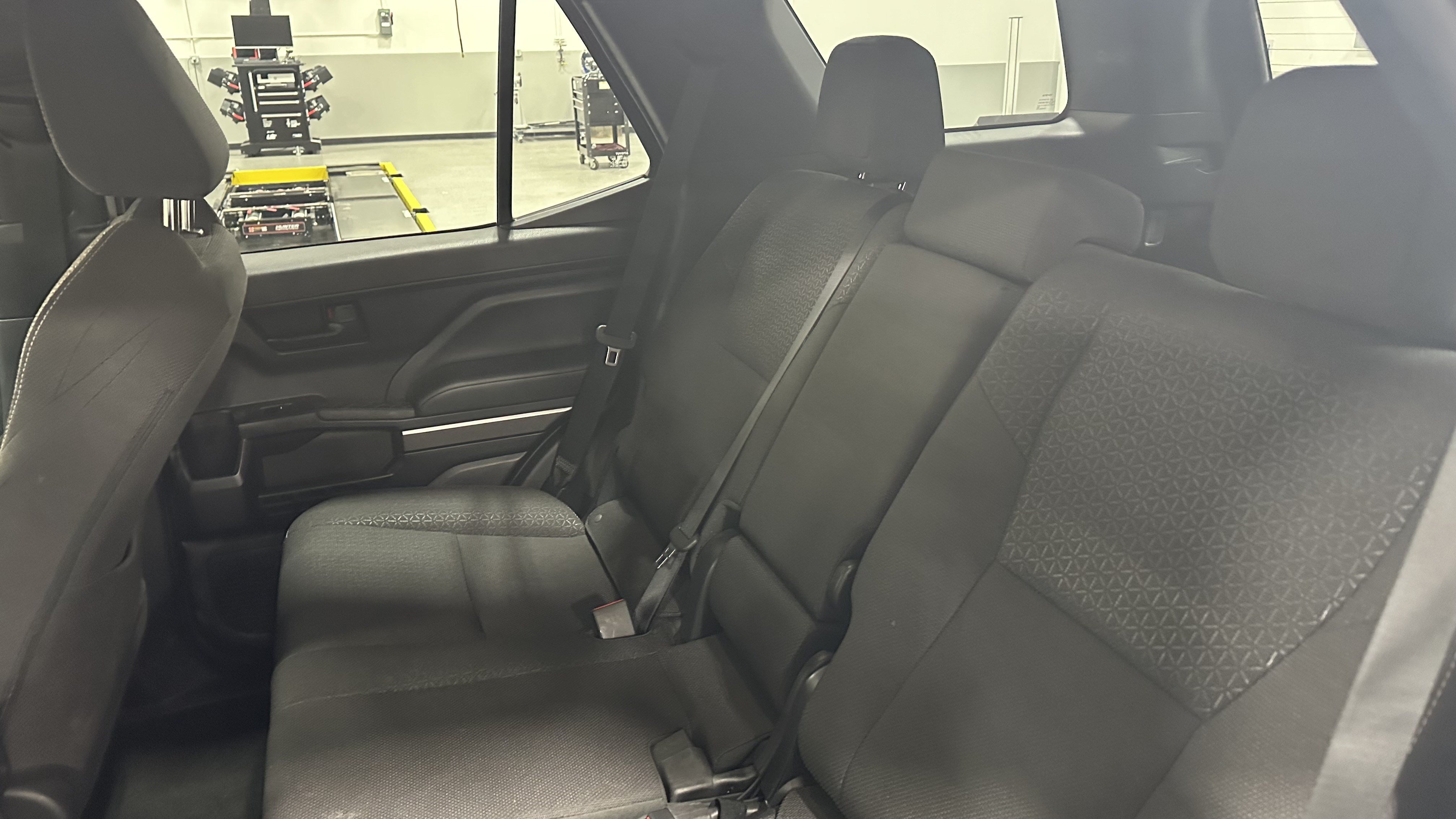 Used 2025 Toyota 4Runner SR5 AWD/4WD image 32