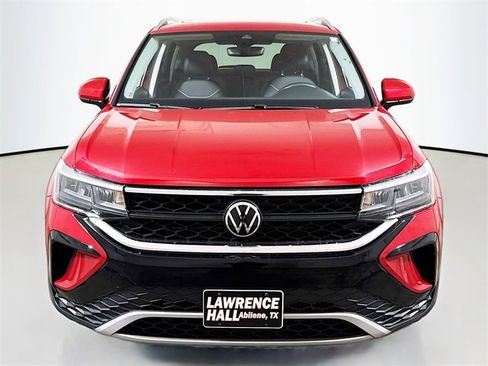 Used 2023 Volkswagen Taos SE image 2