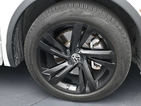 Used 2024 Volkswagen Tiguan SE R-Line w/ MDO Package, Two-Row AWD/4WD image 14