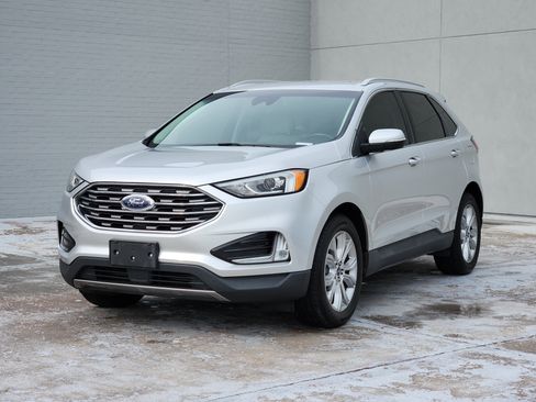 Used 2019 Ford Edge Titanium FWD image 4