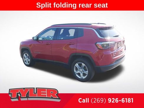 Used 2024 Jeep Compass Latitude AWD/4WD image 5