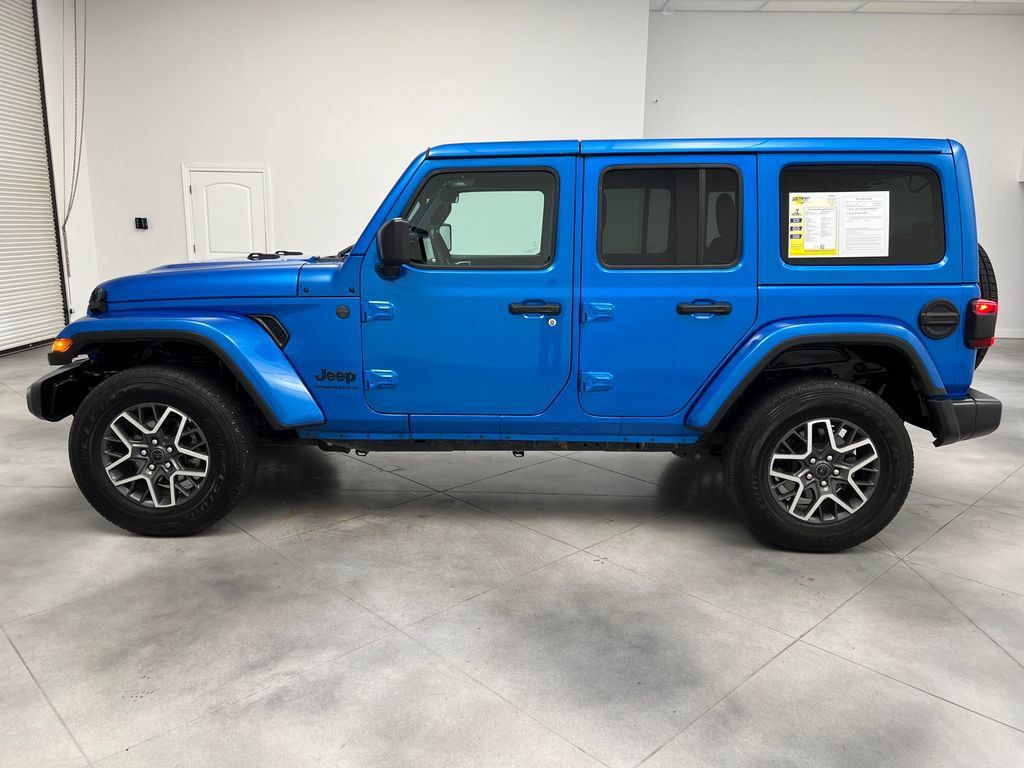 Used 2025 Jeep Wrangler Unlimited Sahara AWD/4WD image 5