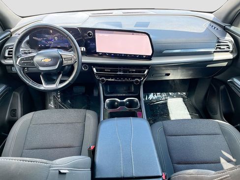 Used 2025 Chevrolet Traverse LT w/ Driver Confidence Package AWD/4WD image 21