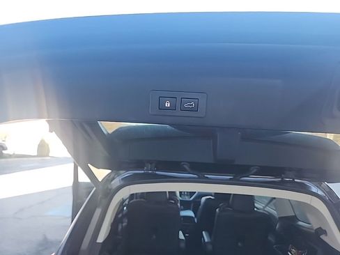 Used 2023 Subaru Ascent Touring image 9