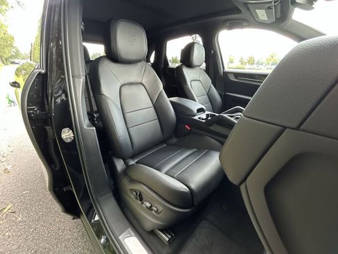 Certified 2025 Porsche Cayenne image 29