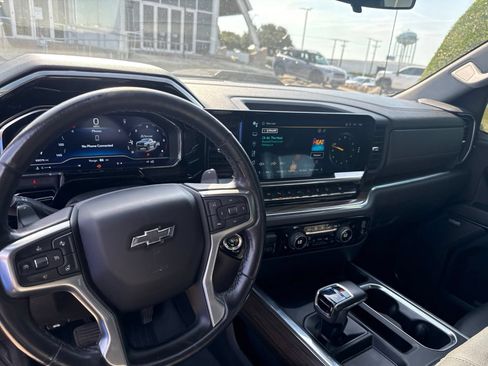 Used 2022 Chevrolet Silverado 1500 LT Trail Boss w/ LT Trail Boss Premium Package AWD/4WD image 22