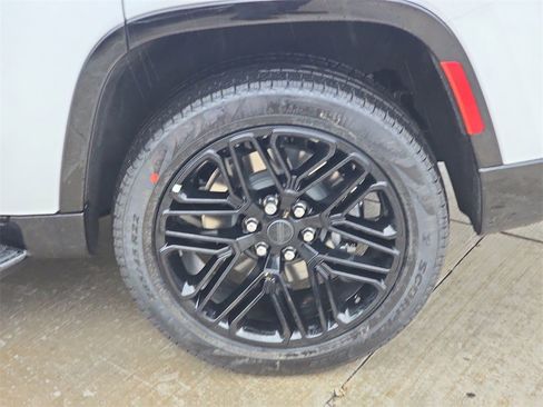 New 2025 Jeep Wagoneer Series II w/ Premium Group I image 36