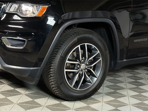 Used 2017 Jeep Grand Cherokee Limited image 4