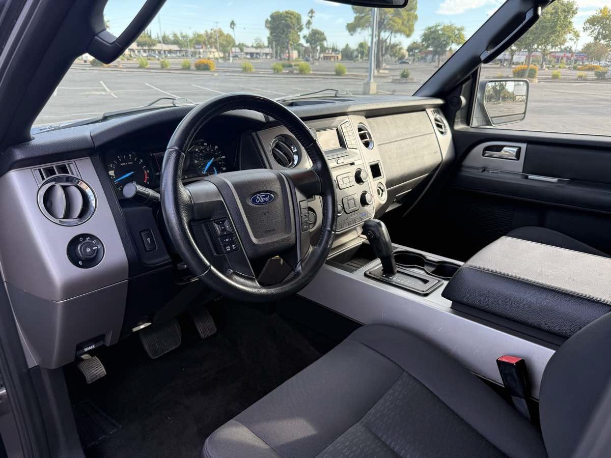 Used 2017 Ford Expedition XLT AWD/4WD image 13