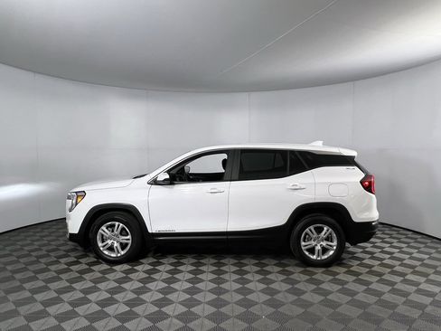Used 2024 GMC Terrain SLE image 8