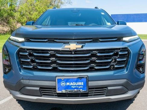 Used 2025 Chevrolet Equinox LT w/ Convenience Package II AWD/4WD image 3