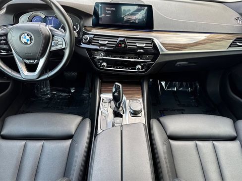 Used 2019 BMW 530e w/ Convenience Package image 4