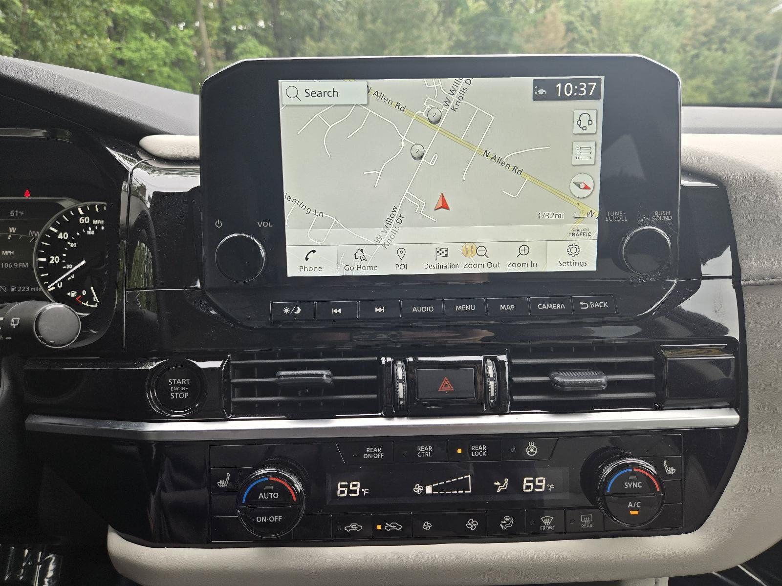 Used 2025 Nissan Pathfinder SL AWD/4WD image 19