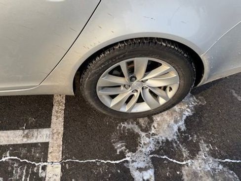 Used 2016 Buick Regal image 11