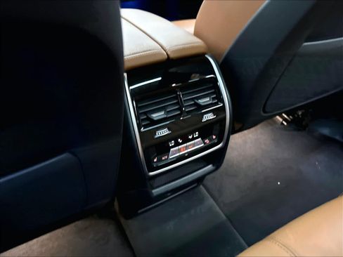 Used 2022 BMW X5 xDrive45e w/ M Sport Package AWD/4WD image 36