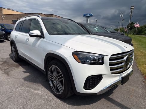 Used 2025 Mercedes-Benz GLS 450 4MATIC image 2
