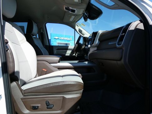 Used 2025 RAM 3500 Laramie w/ Towing Technology Group image 17