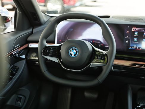 New 2027 BMW i5 xDrive40 w/ Premium Package AWD/4WD image 29