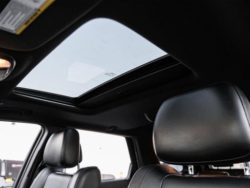 Used 2018 Dodge Durango R/T w/ Blacktop Package image 4